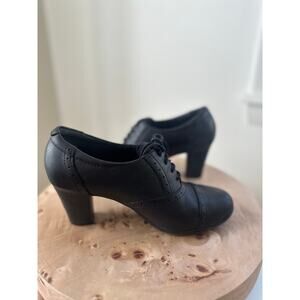 Clarks Black Leather Oxford Heels Size 7.5